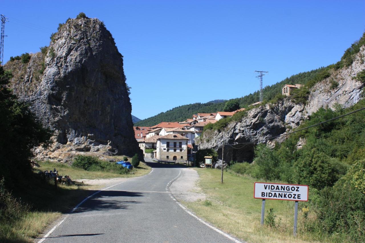 Гостевой дом Casa Rural Ornat Etxea Vidangoz Экстерьер фото